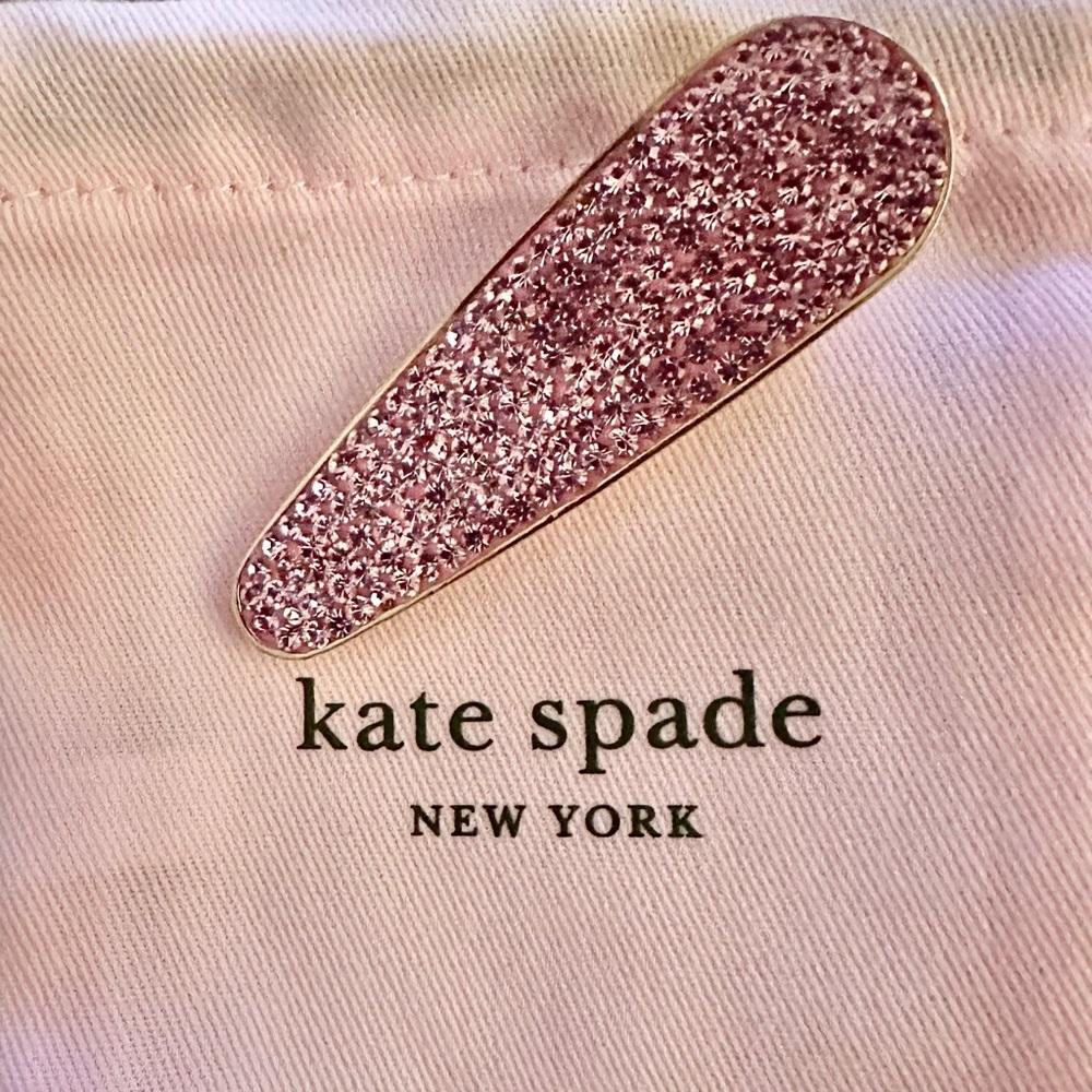 Luminous pink, stunning gold-tone hair clip.
	•	pink rhinestones
	•	clip back